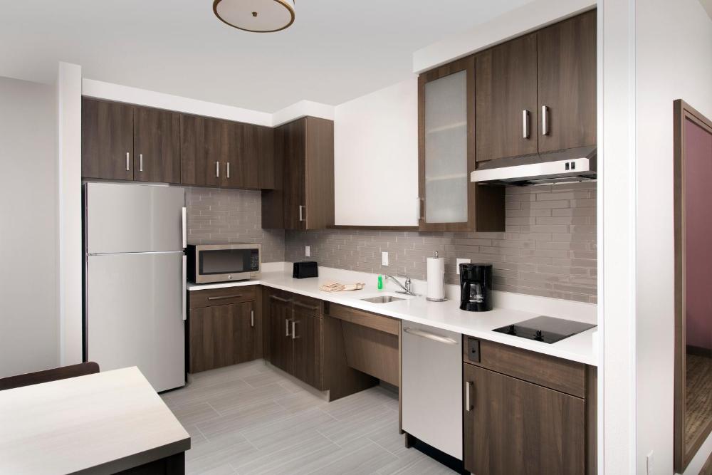 Studio with Two Queen Beds and Sofa Bed - Hearing Accessible interior
